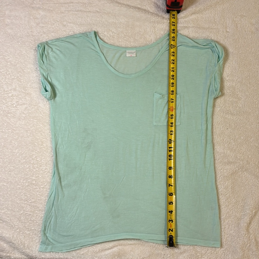 Tresics Light Blue Cuffed-Sleeve Tee – Women’s Medium